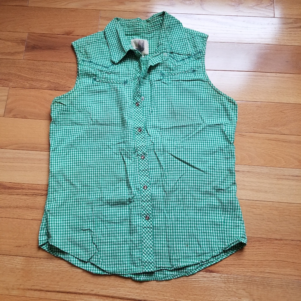 Sleeveless plaid shirt